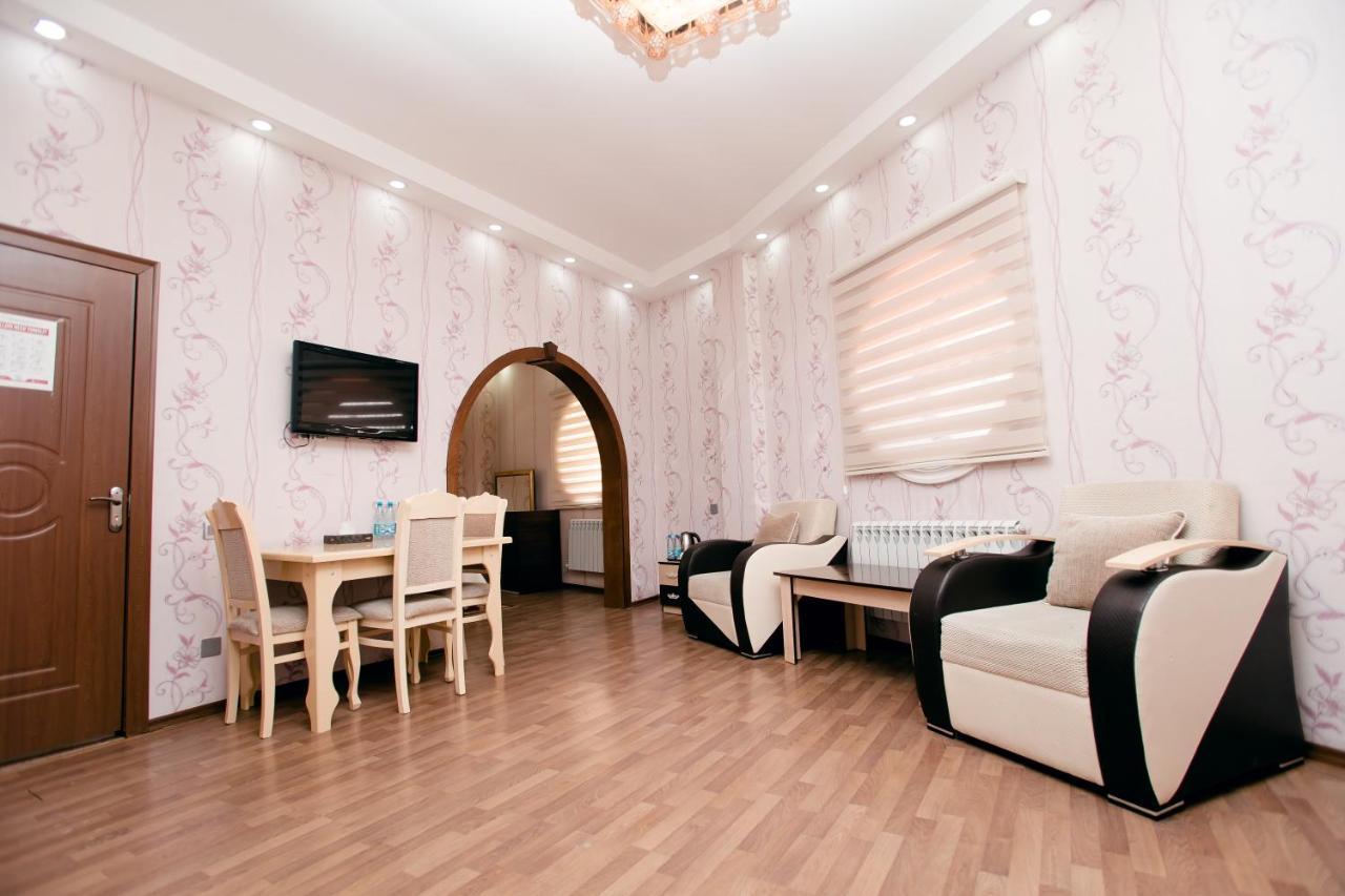 Cinema Boutique Hotel Ганджа Екстериор снимка