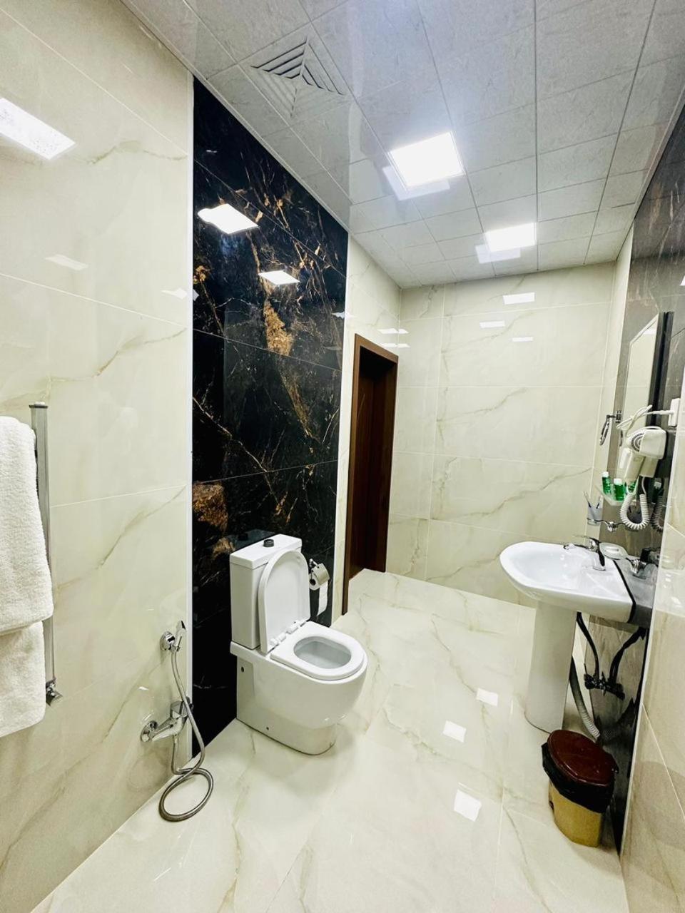 Cinema Boutique Hotel Ганджа Екстериор снимка